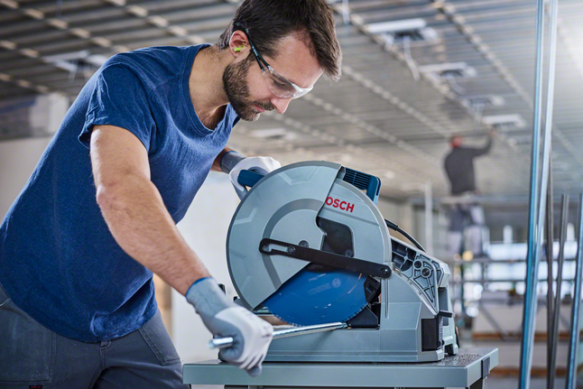 Steel outlet skill saw