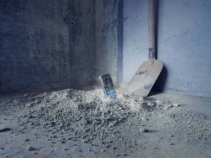 GLM 50-23 G Device dropped in construction dust.