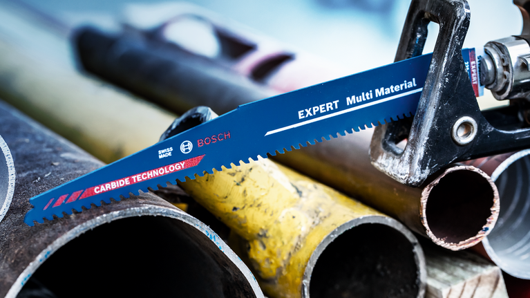 EXPERT ‘Multi Material’ 956 XHM Reciprocating Saw Blade 1-pc Reciprocating saw blade cutting through stacked metal pipes.