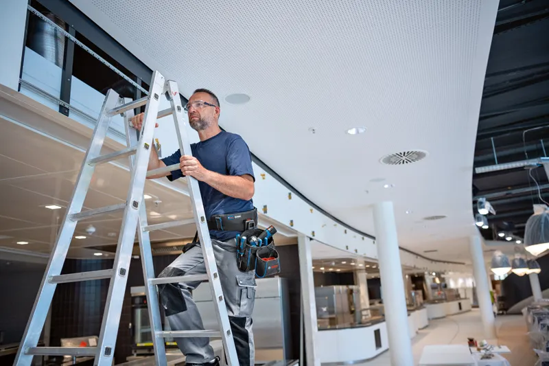Tool kit: 1x Belt 93, 1x GWT 2, 1x GWT 4, 2x ProClick Holder A person wearing safety equipment stands on a ladder, using a tool belt combo kit.
