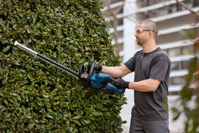 Bosch professional cordless hedge trimmer deals