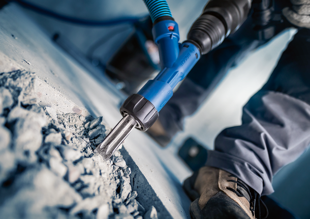 Bosch EXPERT SDS Clean max Flat Chisel Adapter breaking concrete.