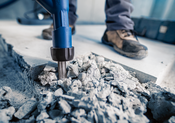 Bosch EXPERT SDS max Flat Chisel breaking concrete.
