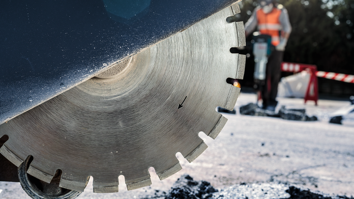 Cutting asphalt with circular saw online