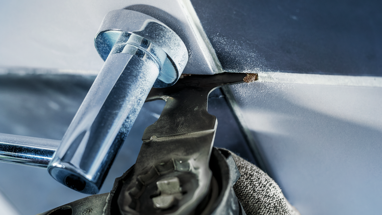 PRO MATI 68 RT3 Multitool Blade, 2.8 x 68 mm Oscillating tool cutting through grout between tiles.
