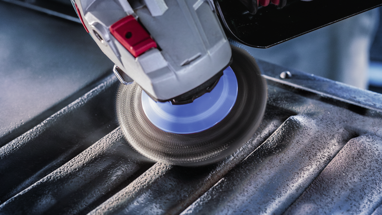 PRO Metal clean Bevel Brush, 100 x 0.3 mm, Thread Wire brush tool polishing ridged metal surface.