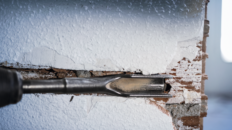 PRO SDS max Hollow Gouging Chisel, 32 x 300 mm Chisel breaking plaster and brick from a wall.