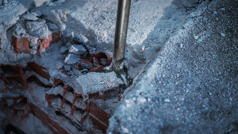 PRO HEX 30-4C Spade Chisel, 75 x 450 mm Chisel breaking through concrete and brick debris.