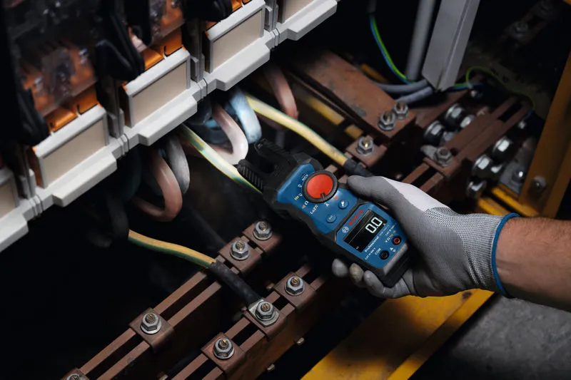 Bosch GFM 1000-15 fork meter for electrical measurement.