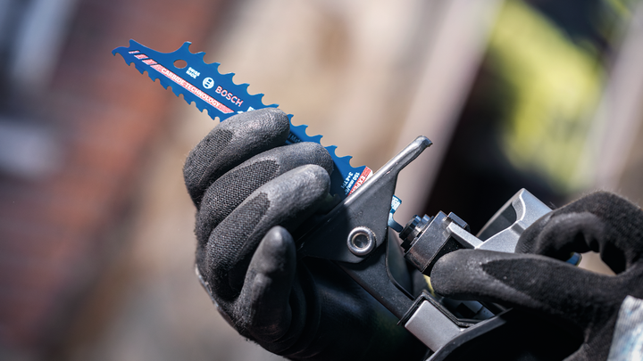 Object #200585878: 7785204_app_web_03 Person wearing safety equipment inserts a saw blade into a power tool.